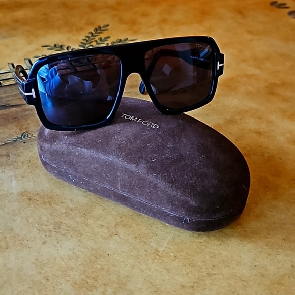 Tom Ford Camden Sunglasses - Picture 2 of 4